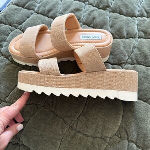 Steve Madden Tan Platform Sandals with Chunky Sole
